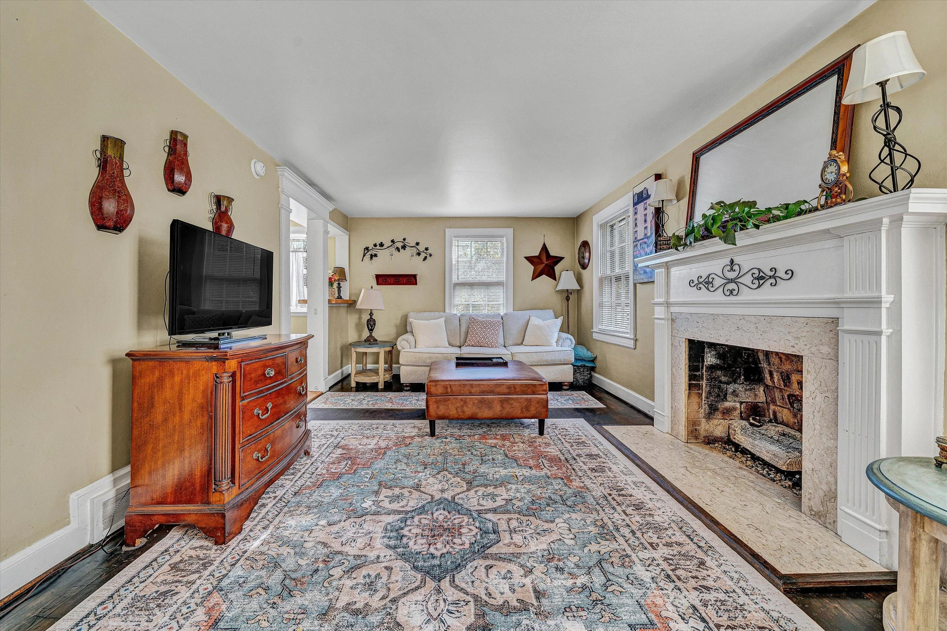 2334 Maiden LN - Photo 10