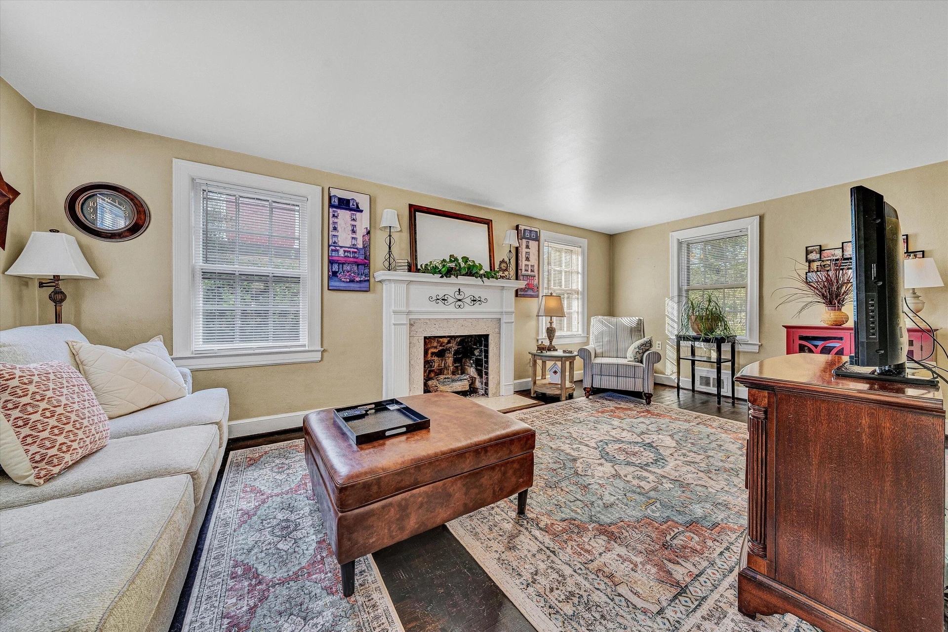 2334 Maiden LN - Photo 11