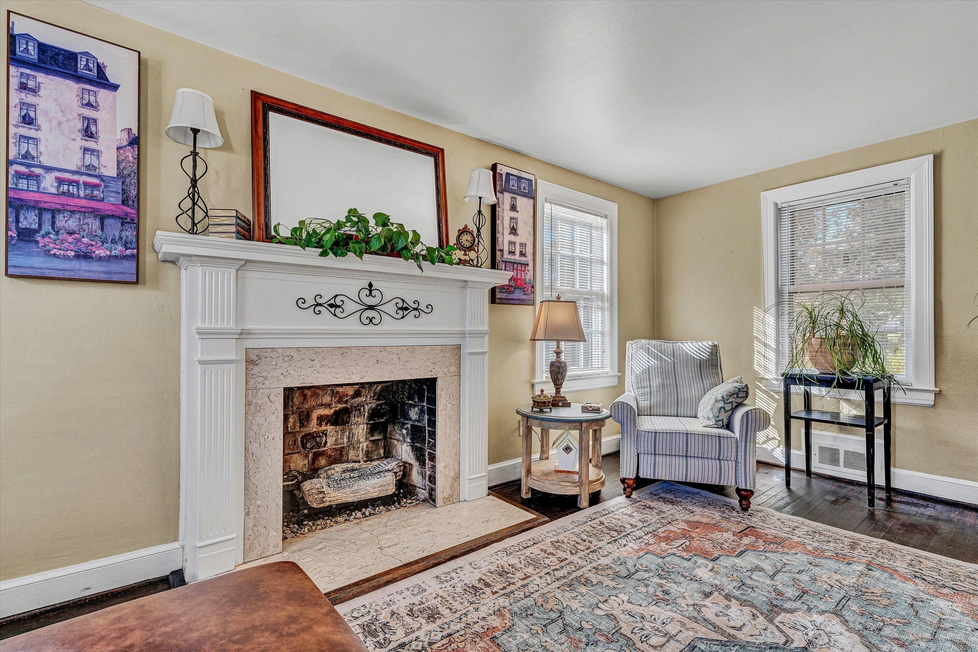 2334 Maiden LN - Photo 12