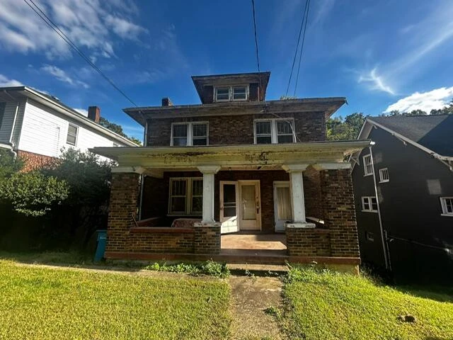 1410 Main ST - Photo 2