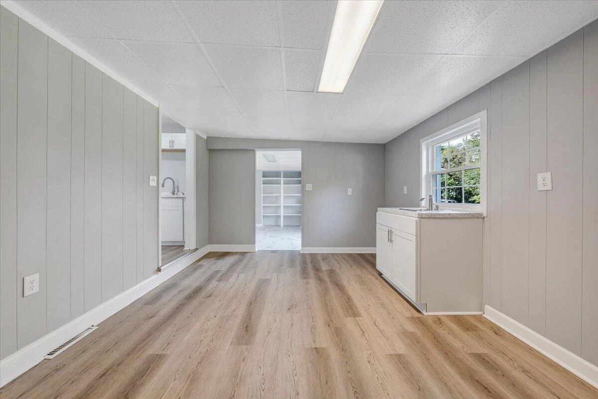 406 Augusta AVE - Photo 11