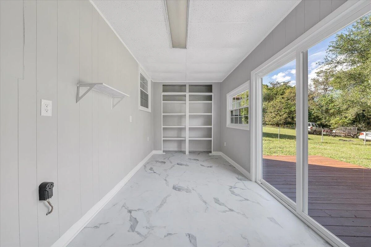 406 Augusta AVE - Photo 12