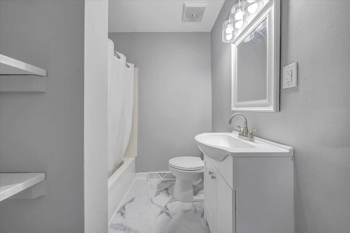 406 Augusta AVE - Photo 14