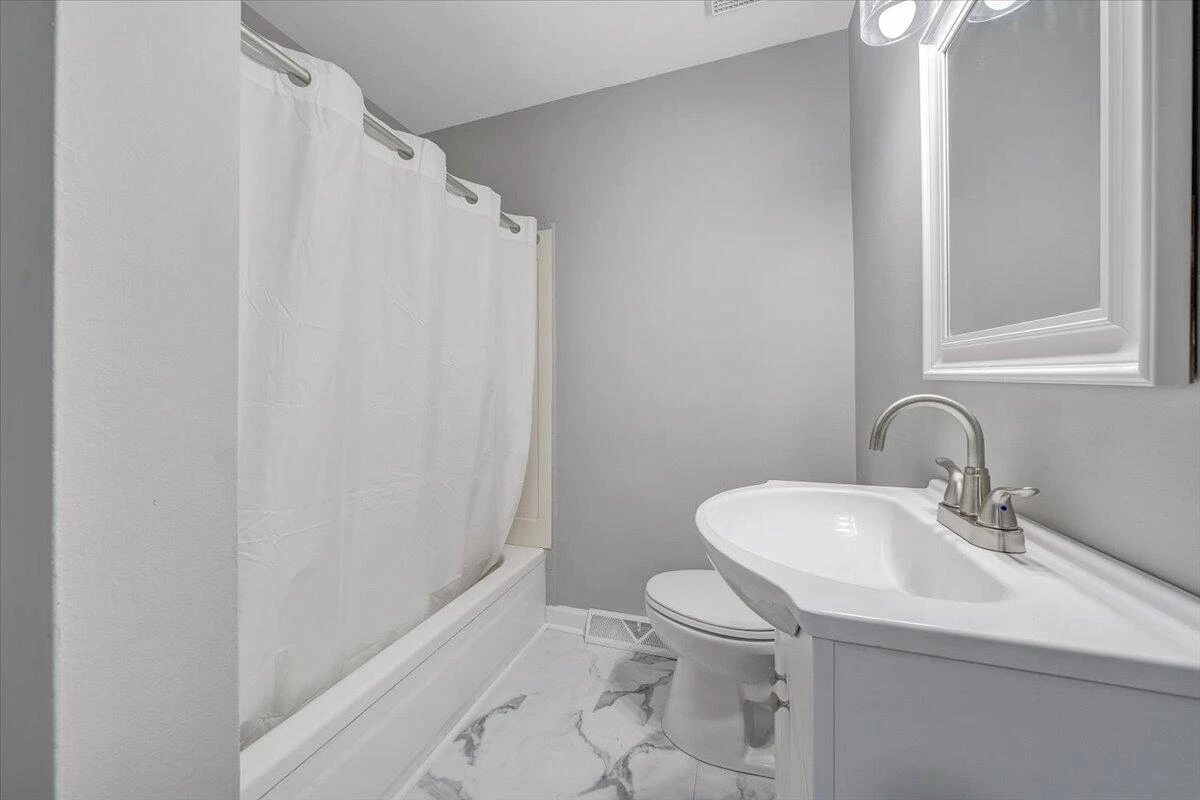 406 Augusta AVE - Photo 15
