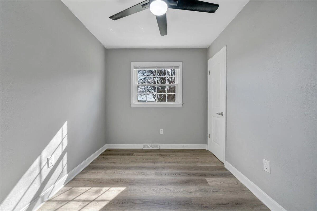 406 Augusta AVE - Photo 16
