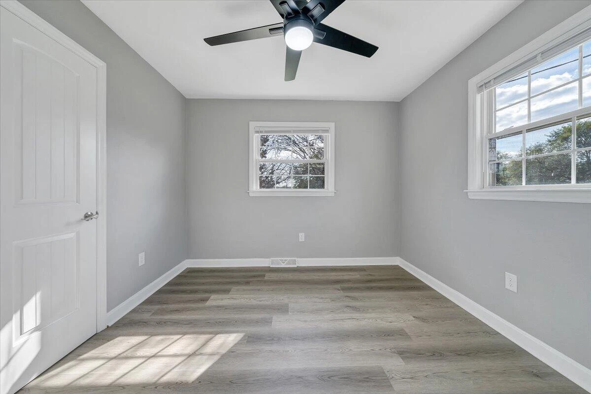 406 Augusta AVE - Photo 18