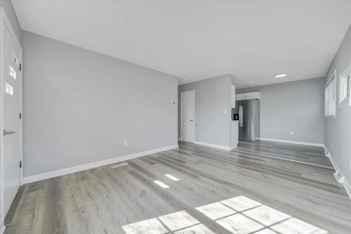 406 Augusta AVE - Photo 3