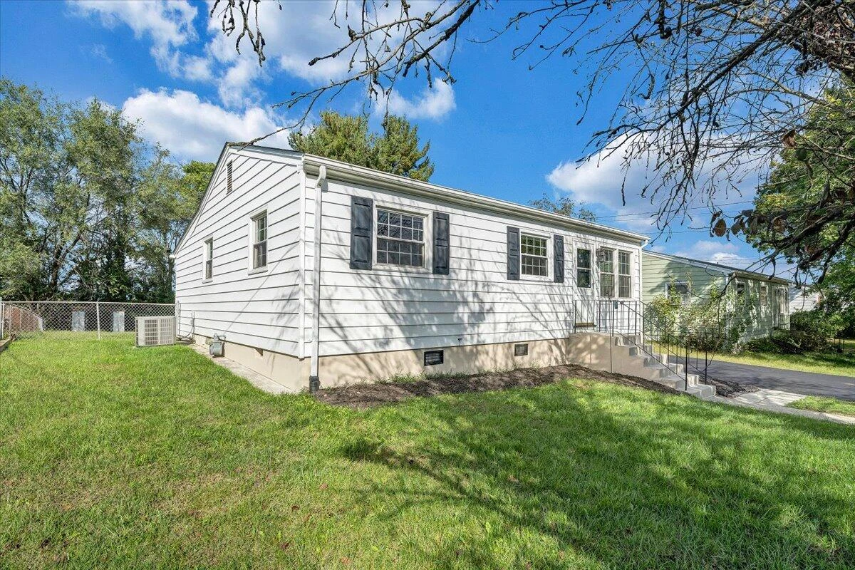 406 Augusta AVE - Photo 39