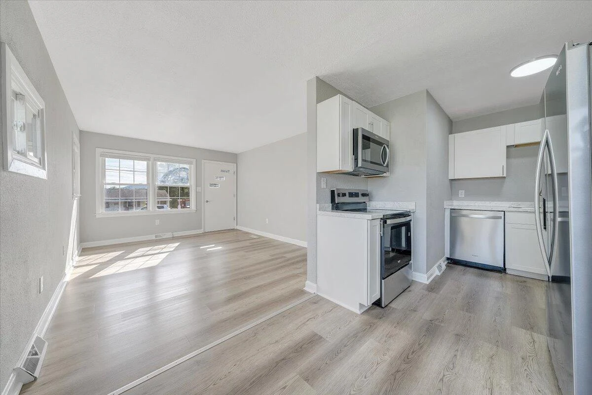 406 Augusta AVE - Photo 6