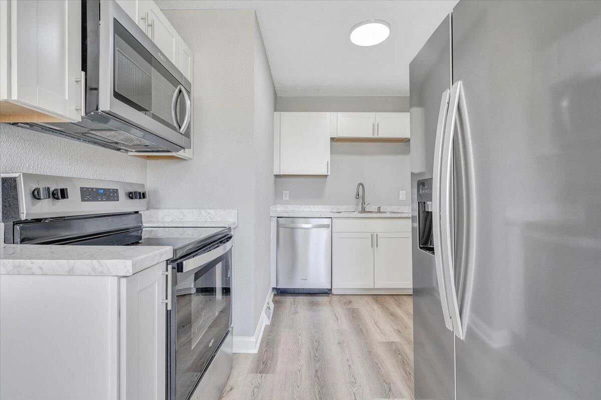 406 Augusta AVE - Photo 7