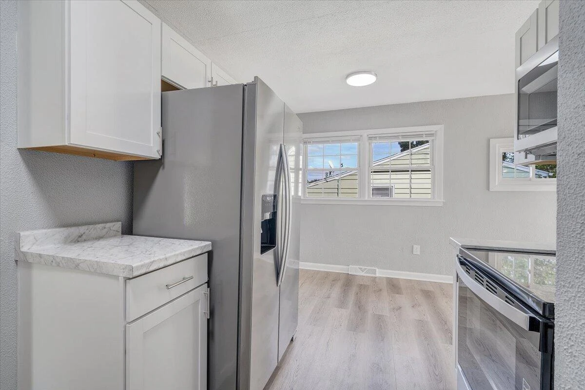 406 Augusta AVE - Photo 9