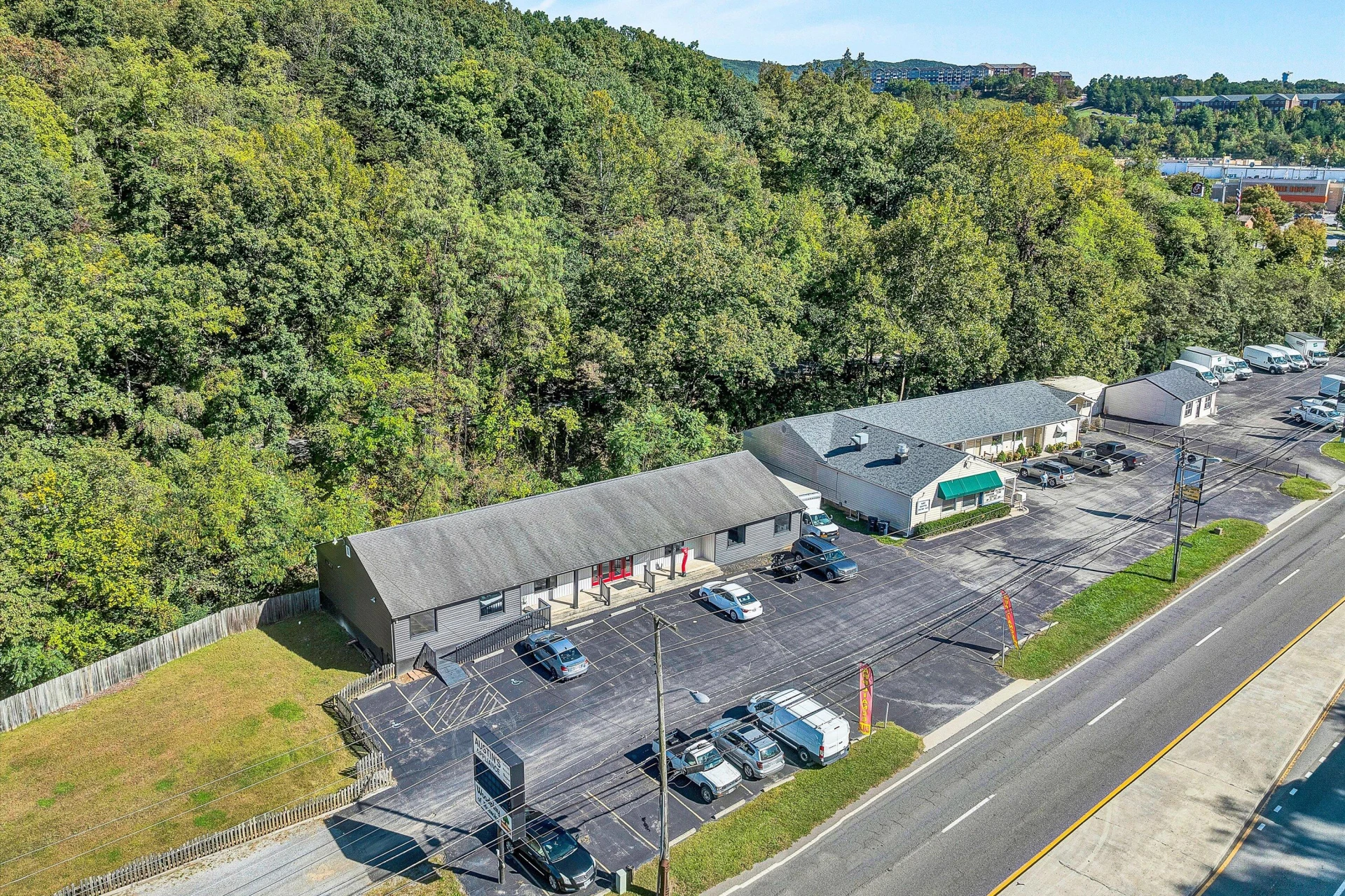 4040 Franklin RD - Photo 2