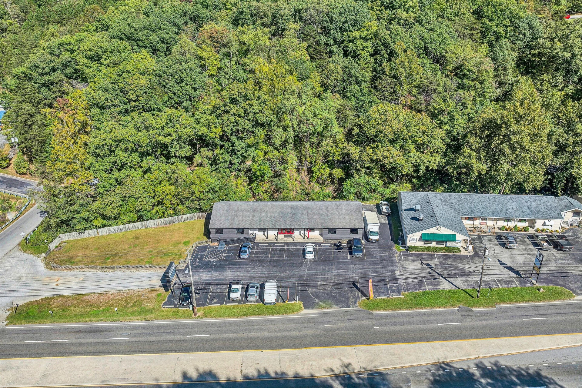 4040 Franklin RD - Photo 3