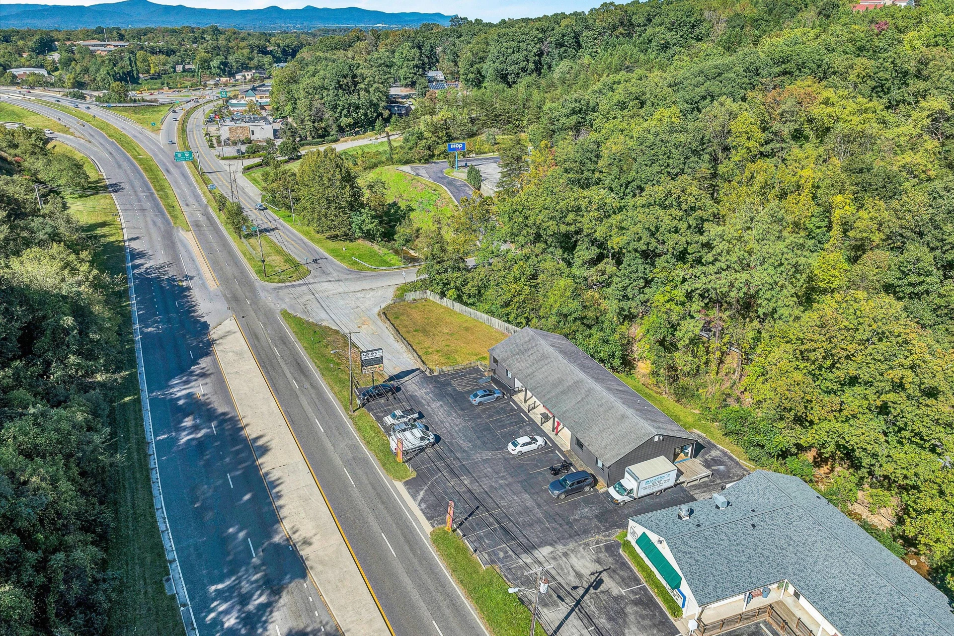 4040 Franklin RD - Photo 4