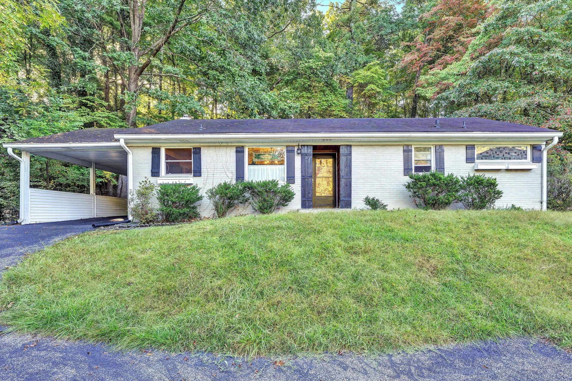 2540 Sweetbrier AVE