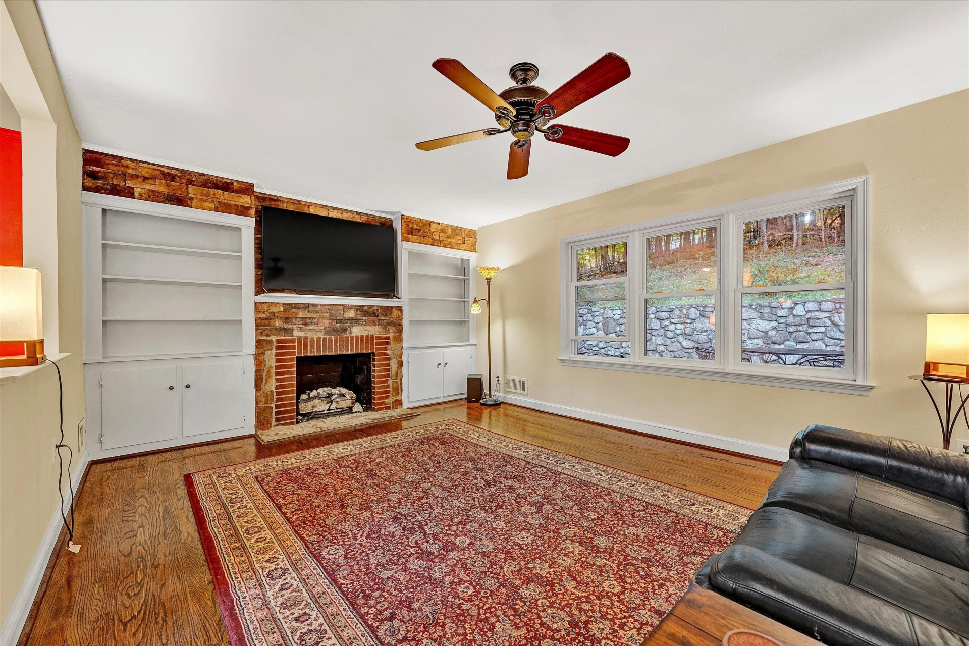 2540 Sweetbrier AVE - Photo 10