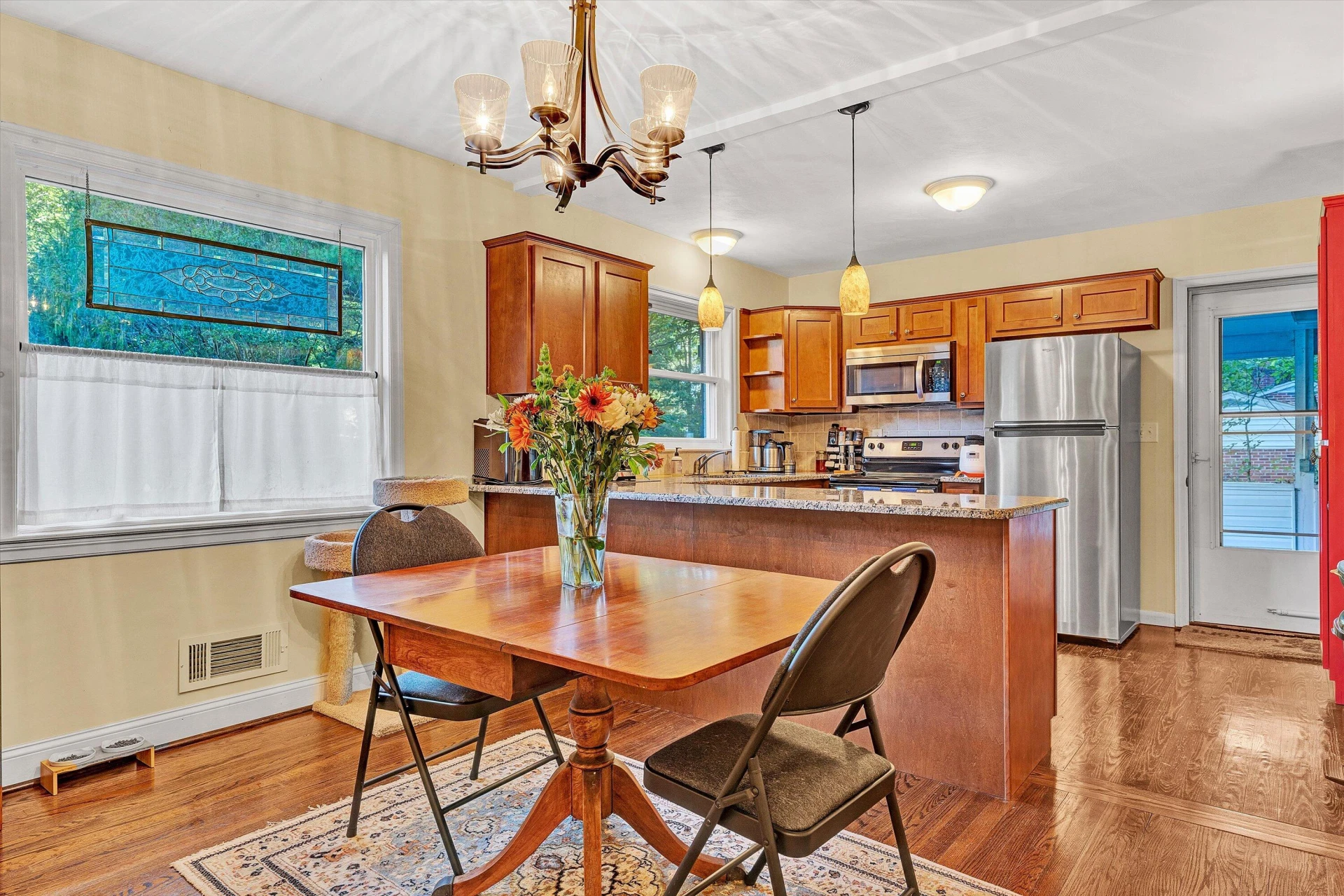 2540 Sweetbrier AVE - Photo 12