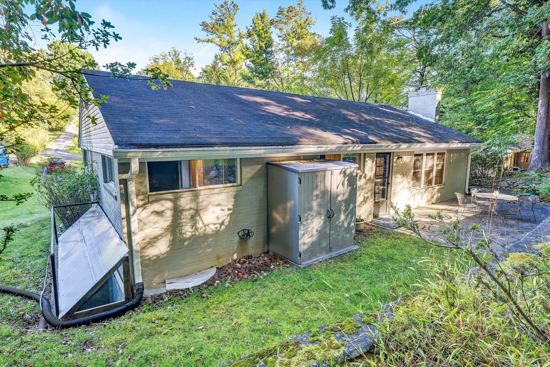 2540 Sweetbrier AVE - Photo 29
