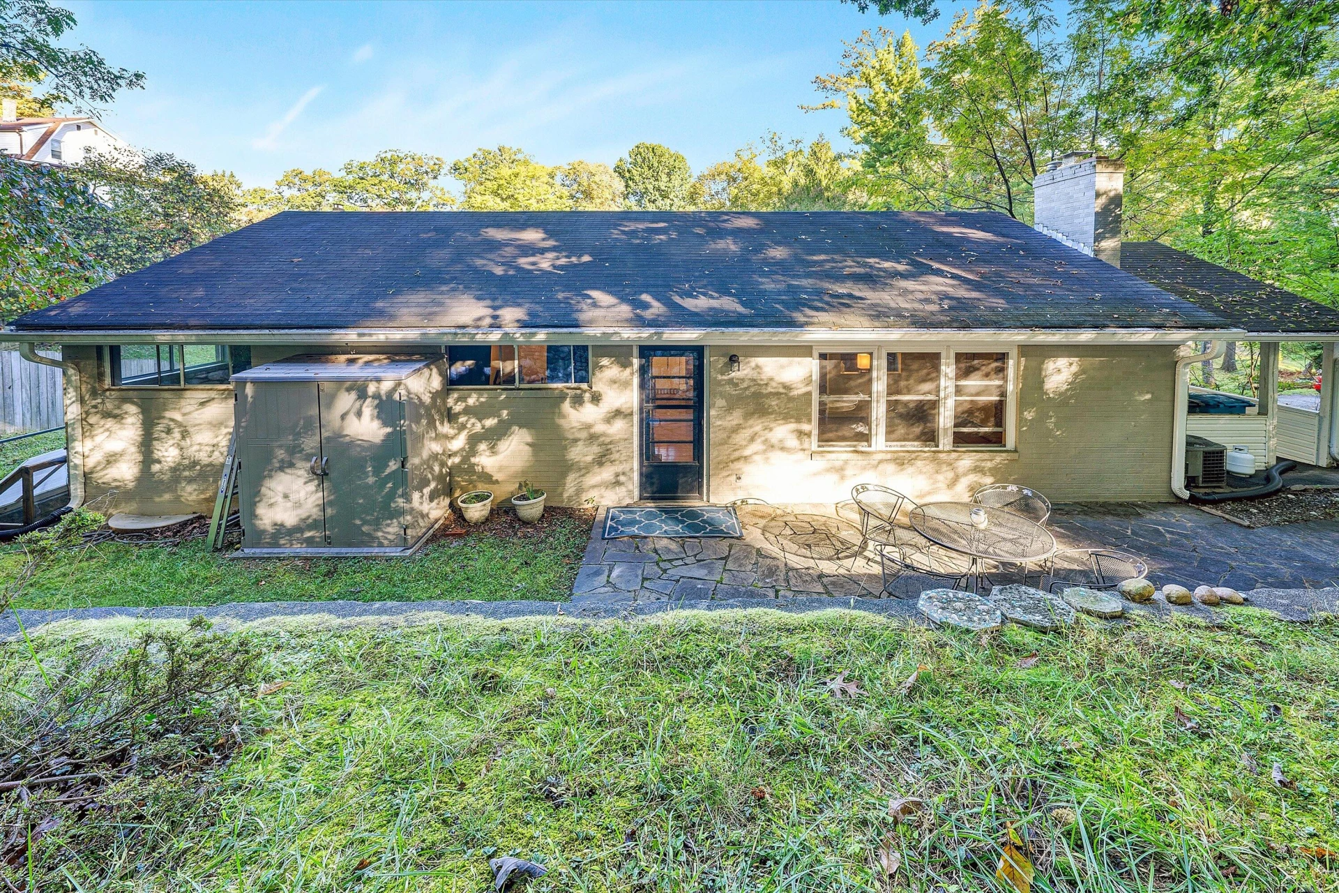 2540 Sweetbrier AVE - Photo 30
