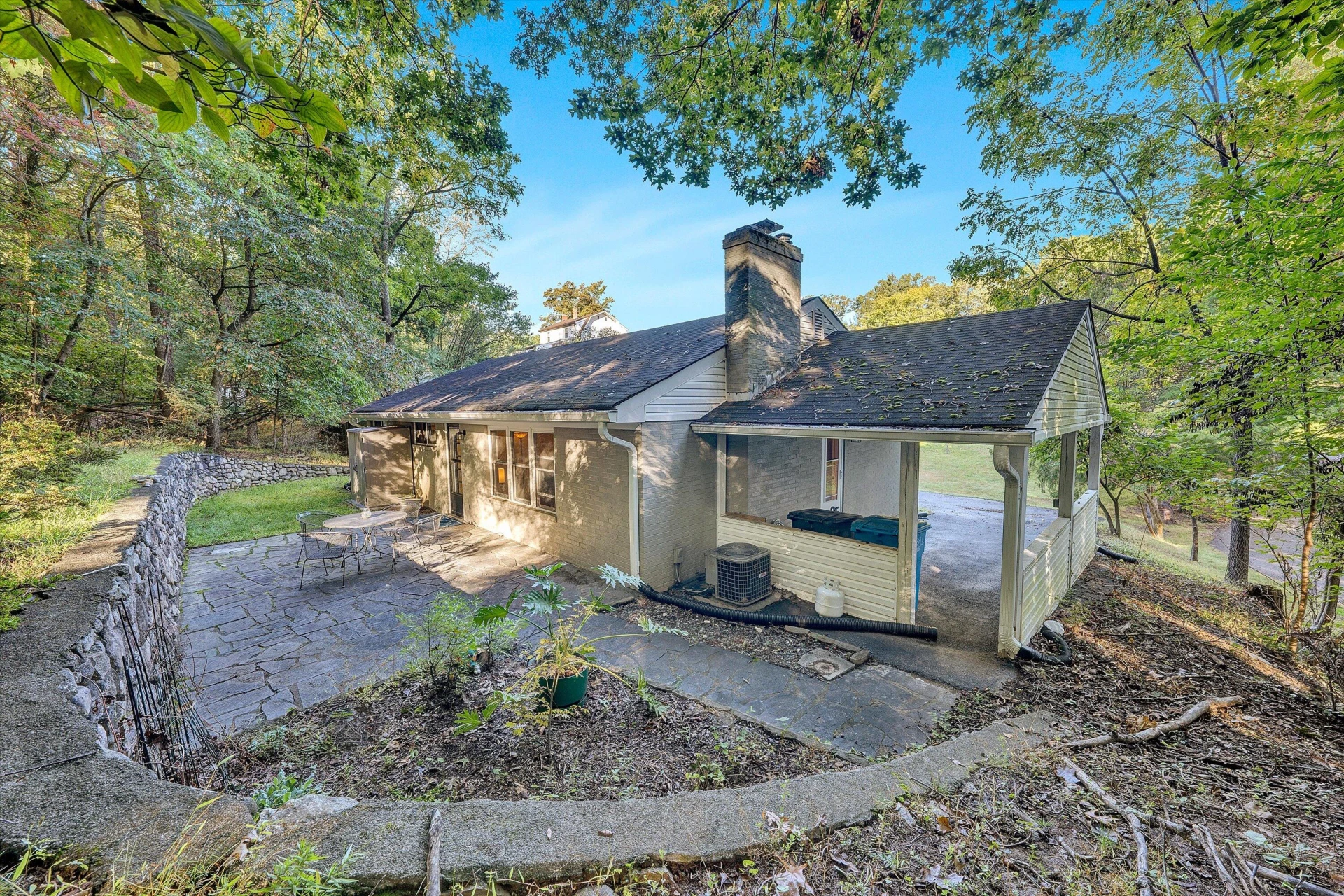 2540 Sweetbrier AVE - Photo 31