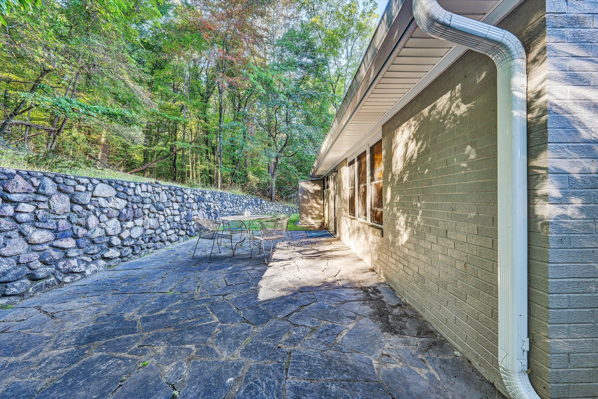 2540 Sweetbrier AVE - Photo 32