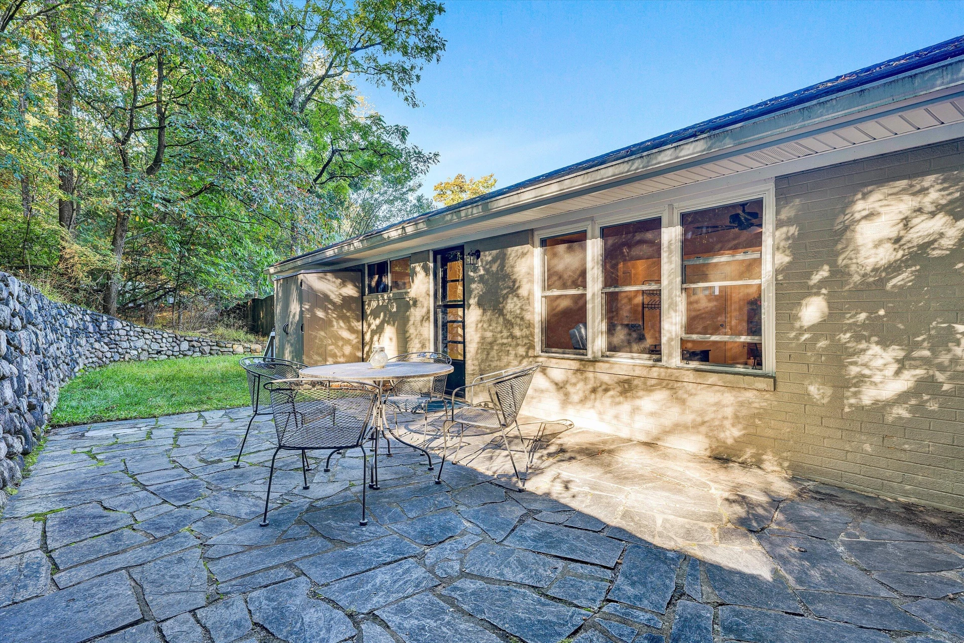 2540 Sweetbrier AVE - Photo 33