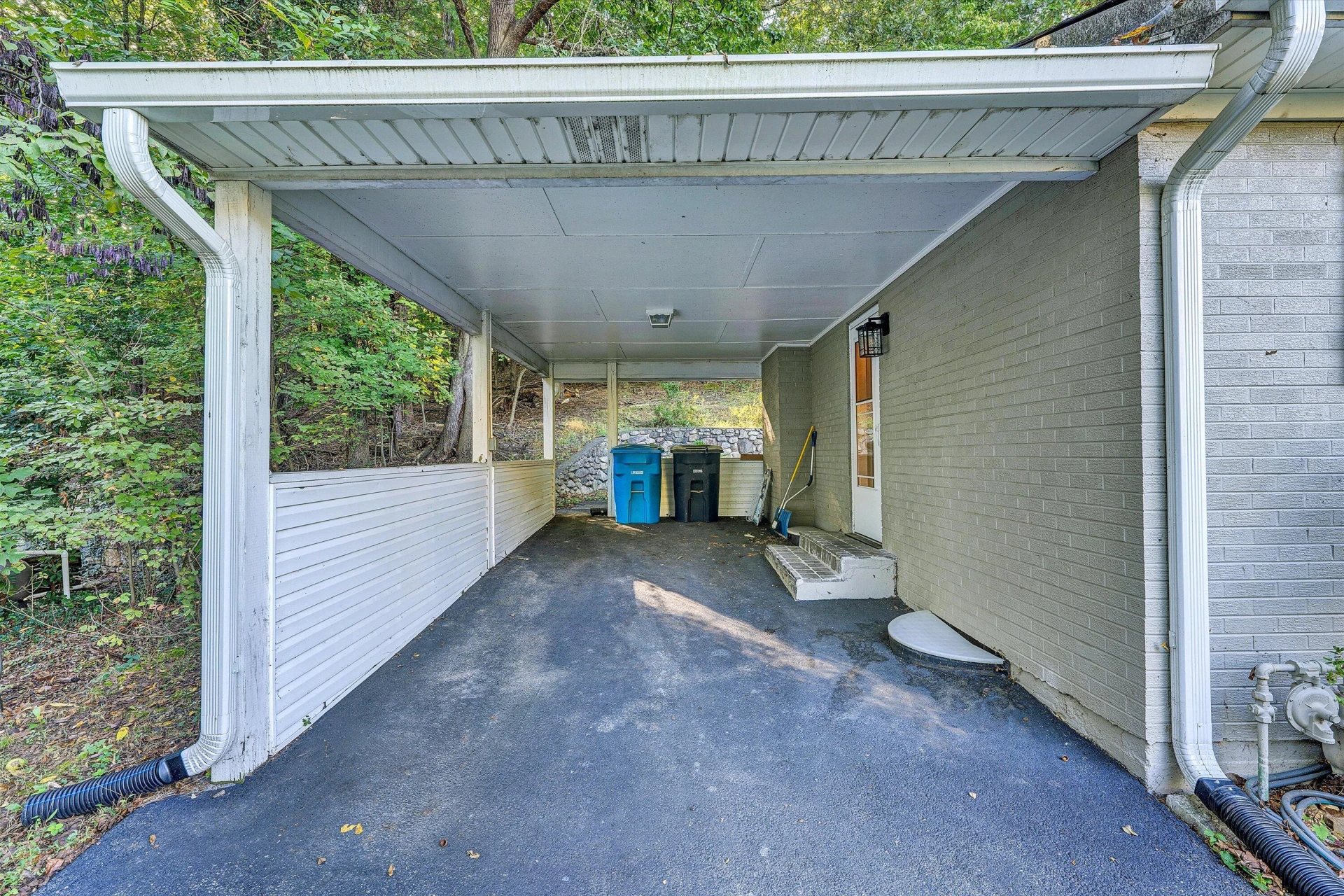 2540 Sweetbrier AVE - Photo 35