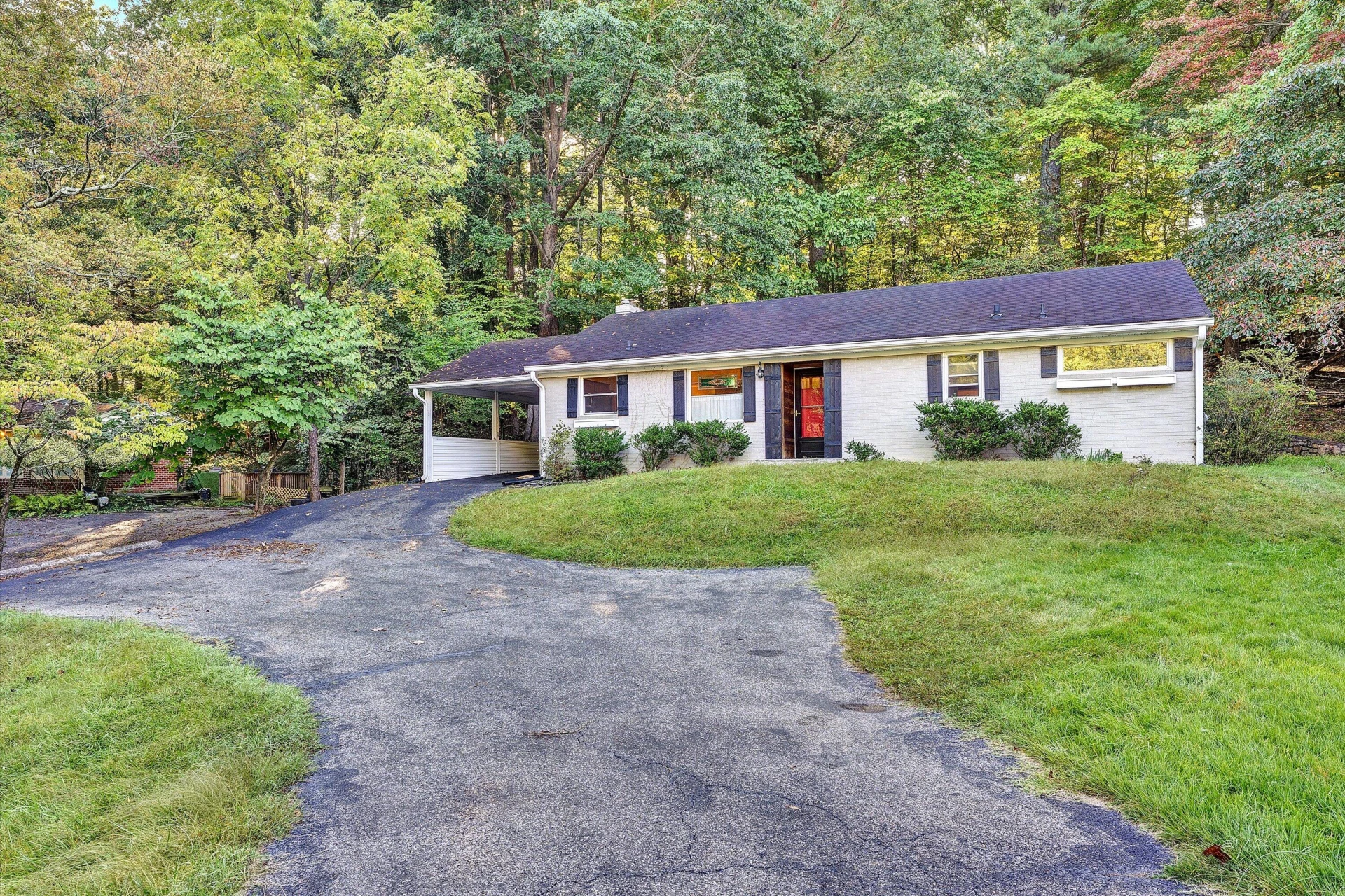 2540 Sweetbrier AVE - Photo 37