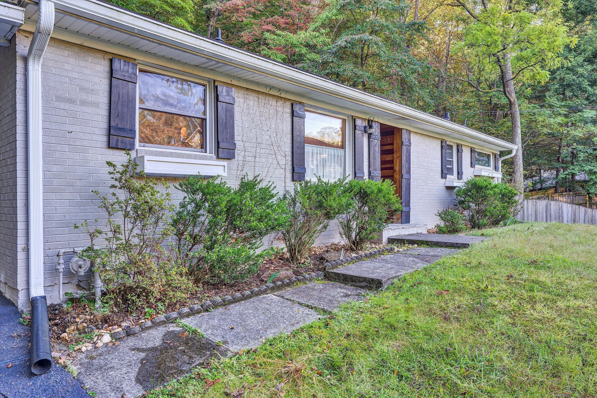 2540 Sweetbrier AVE - Photo 4