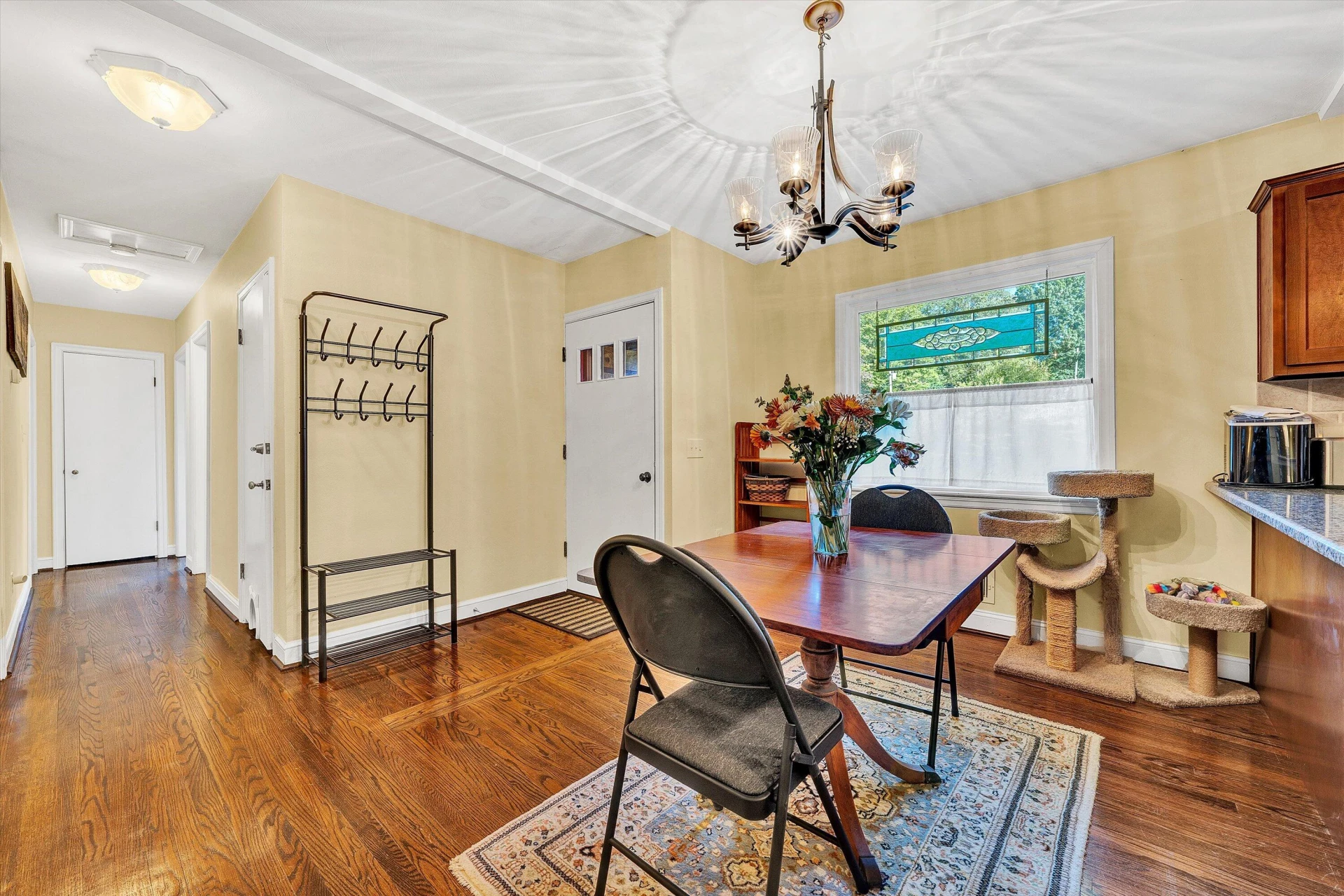 2540 Sweetbrier AVE - Photo 7