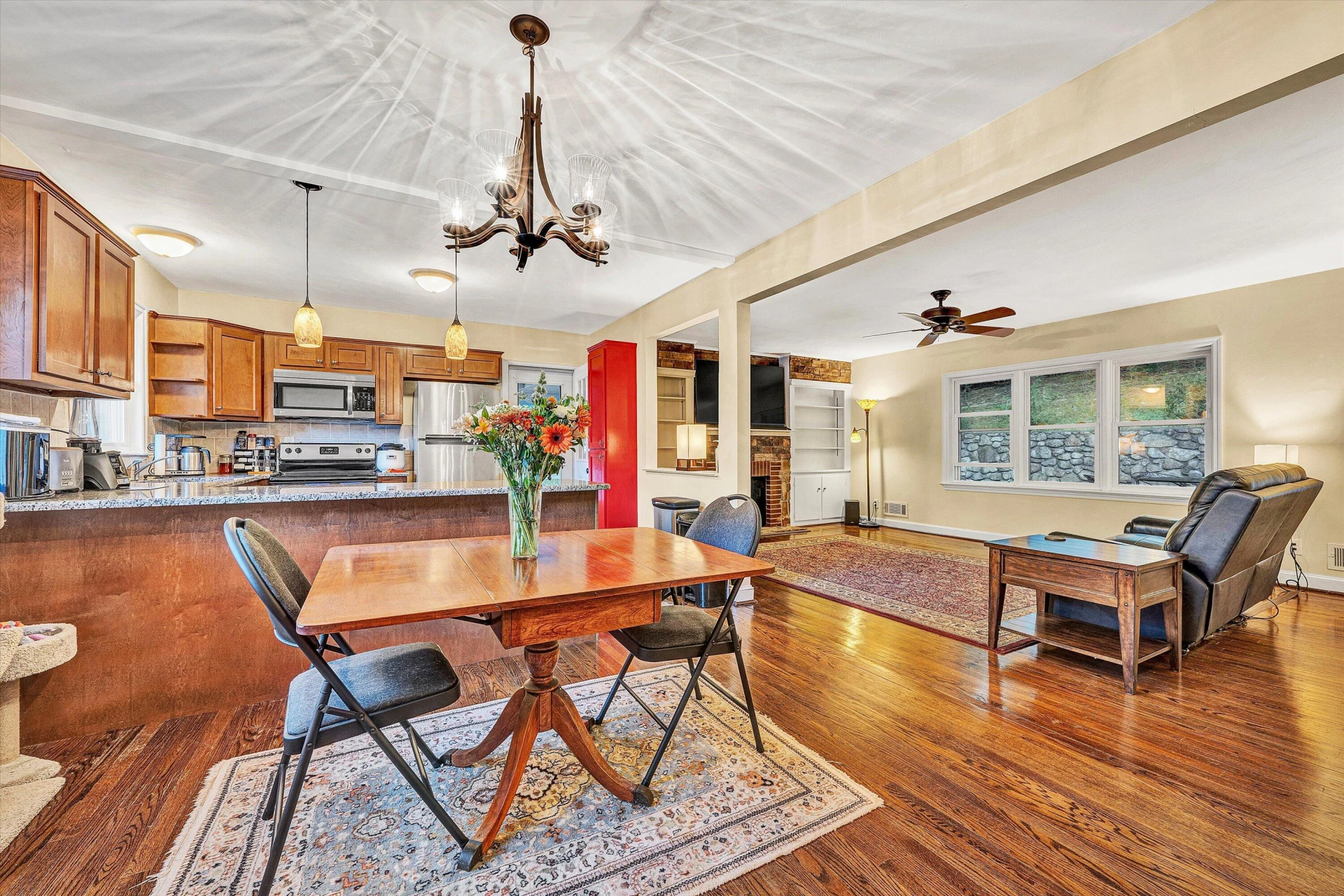 2540 Sweetbrier AVE - Photo 9