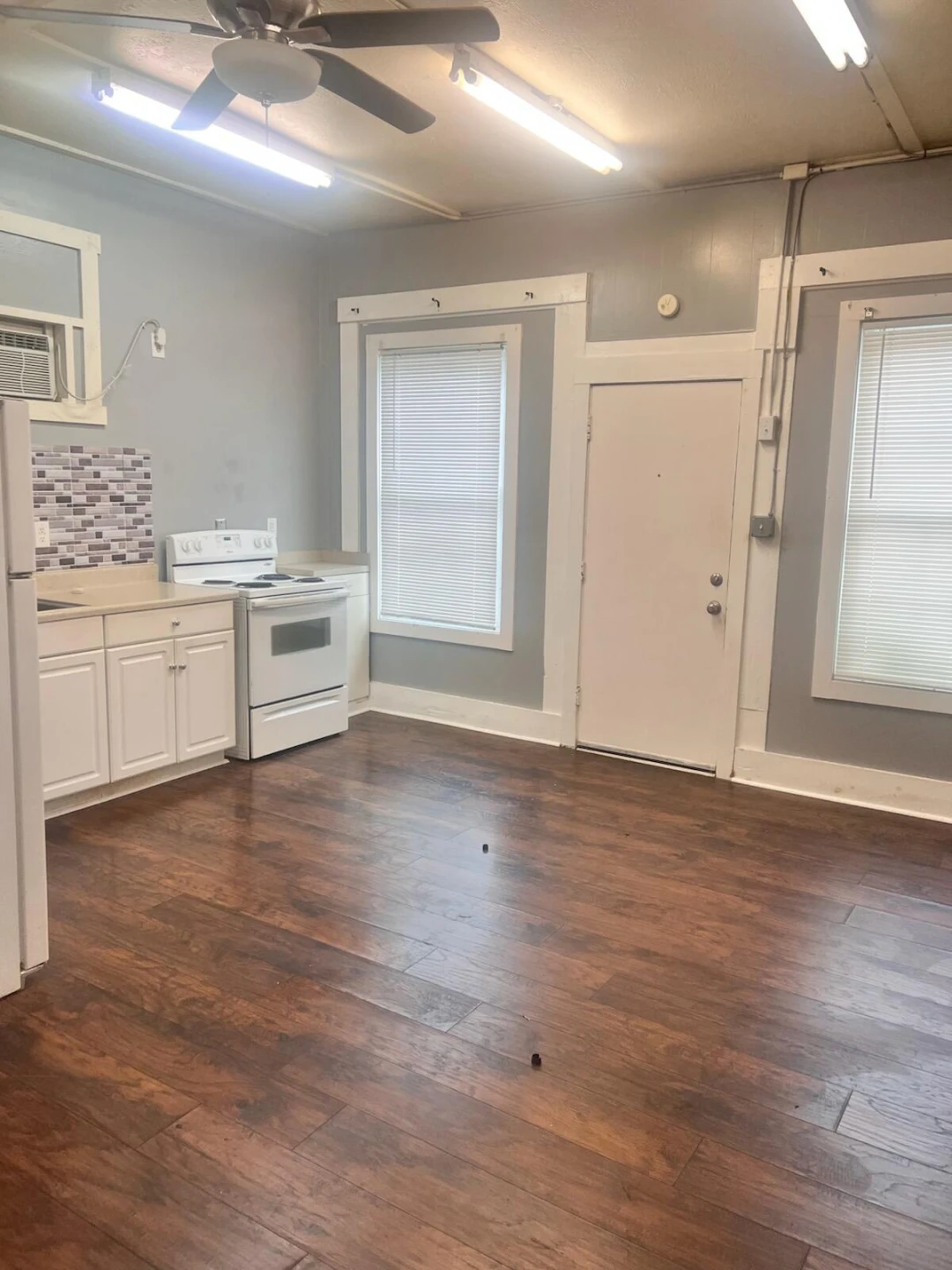 701 Highland AVE - Photo 4