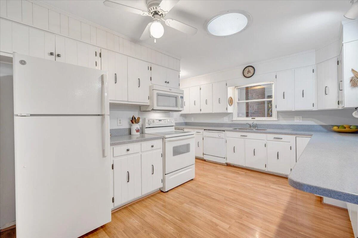 674 Azalea RD - Photo 16
