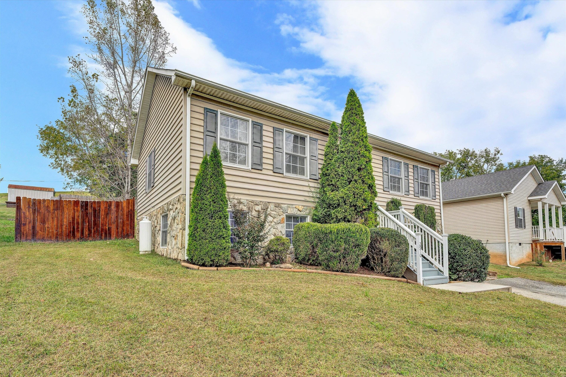 2910 Vinyard AVE - Photo 2