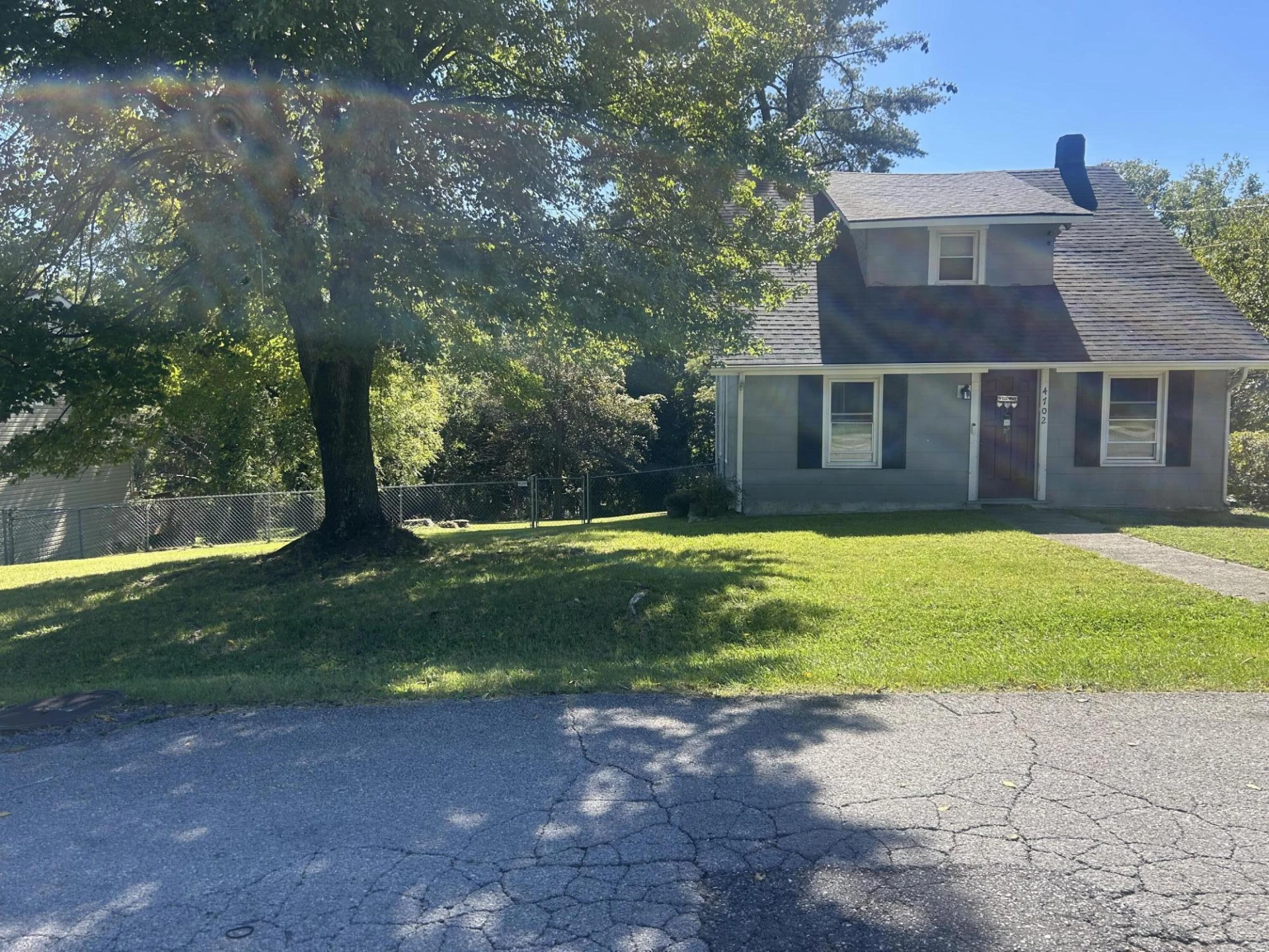 4702 Edgelawn AVE - Photo 2