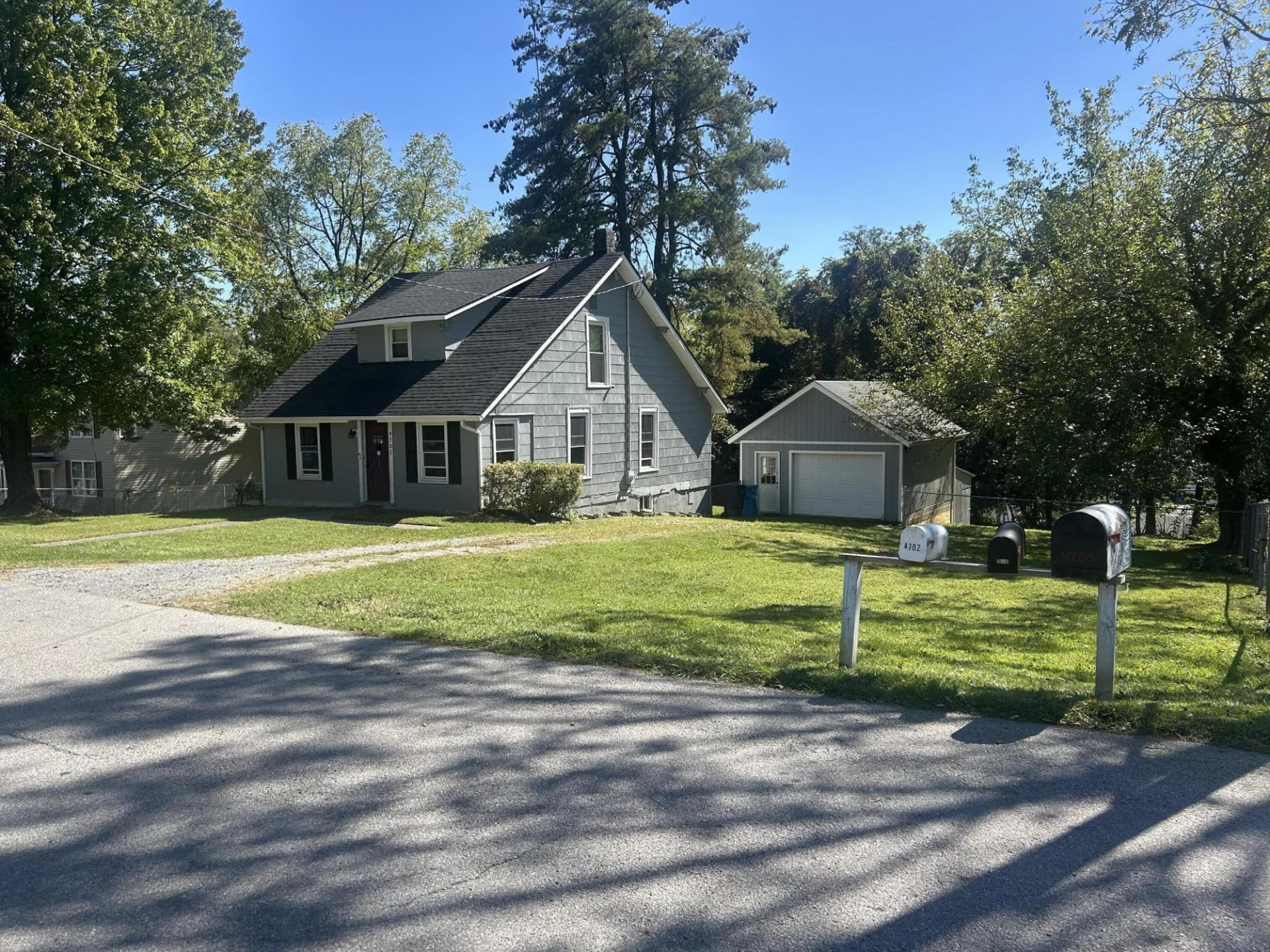 4702 Edgelawn AVE - Photo 4