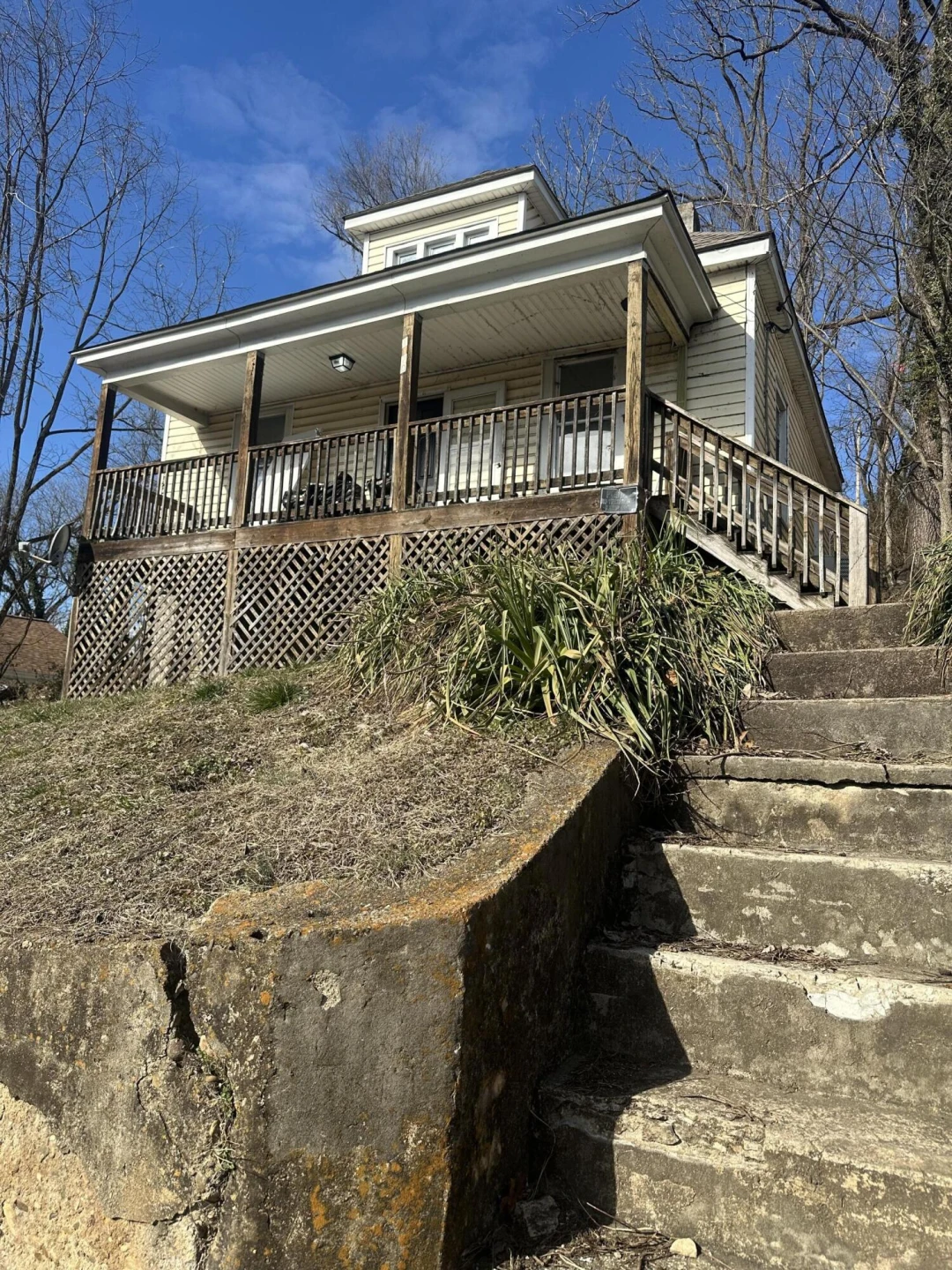 1320 Tazewell AVE