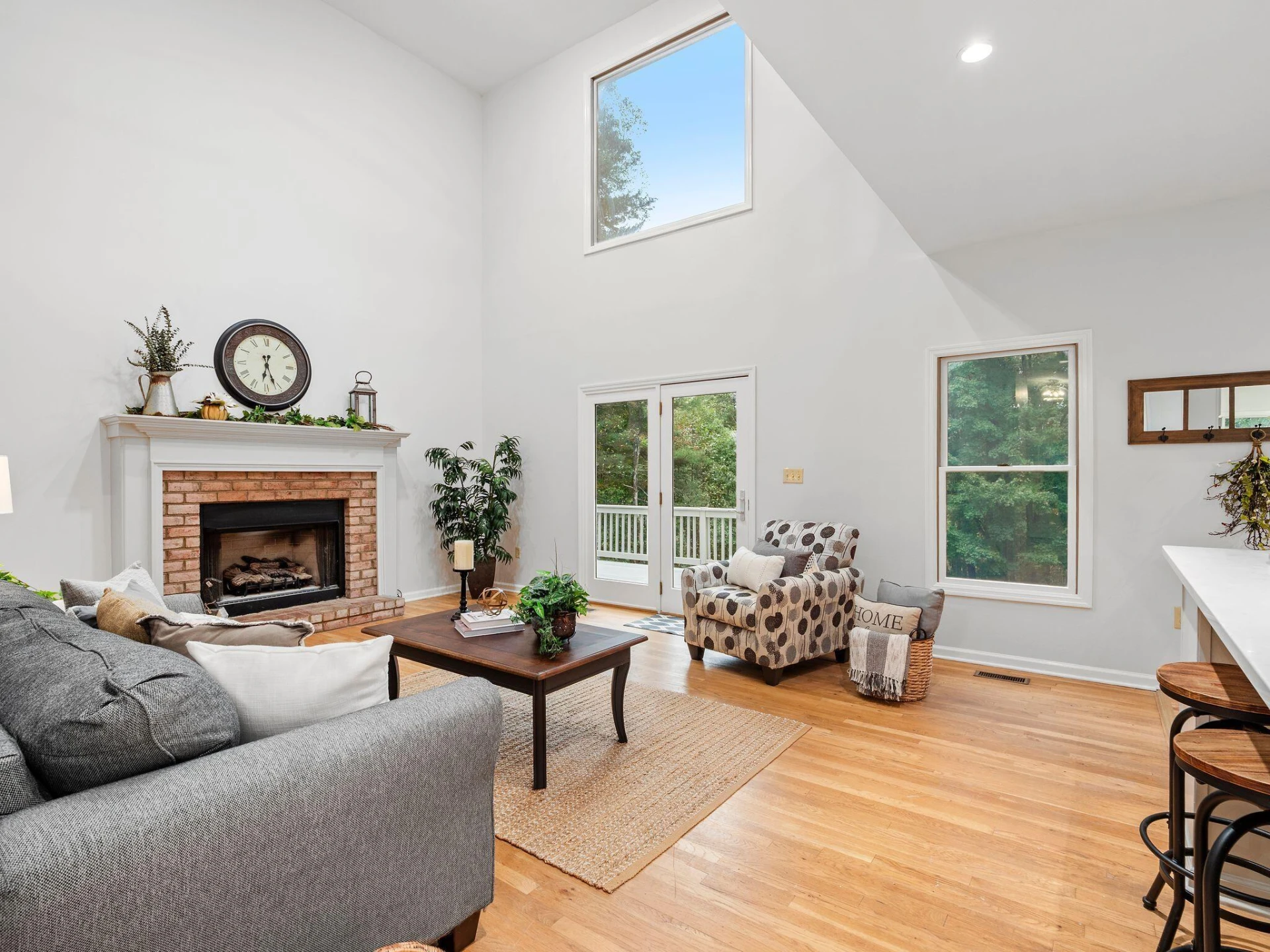 654 Eagle LN - Photo 9