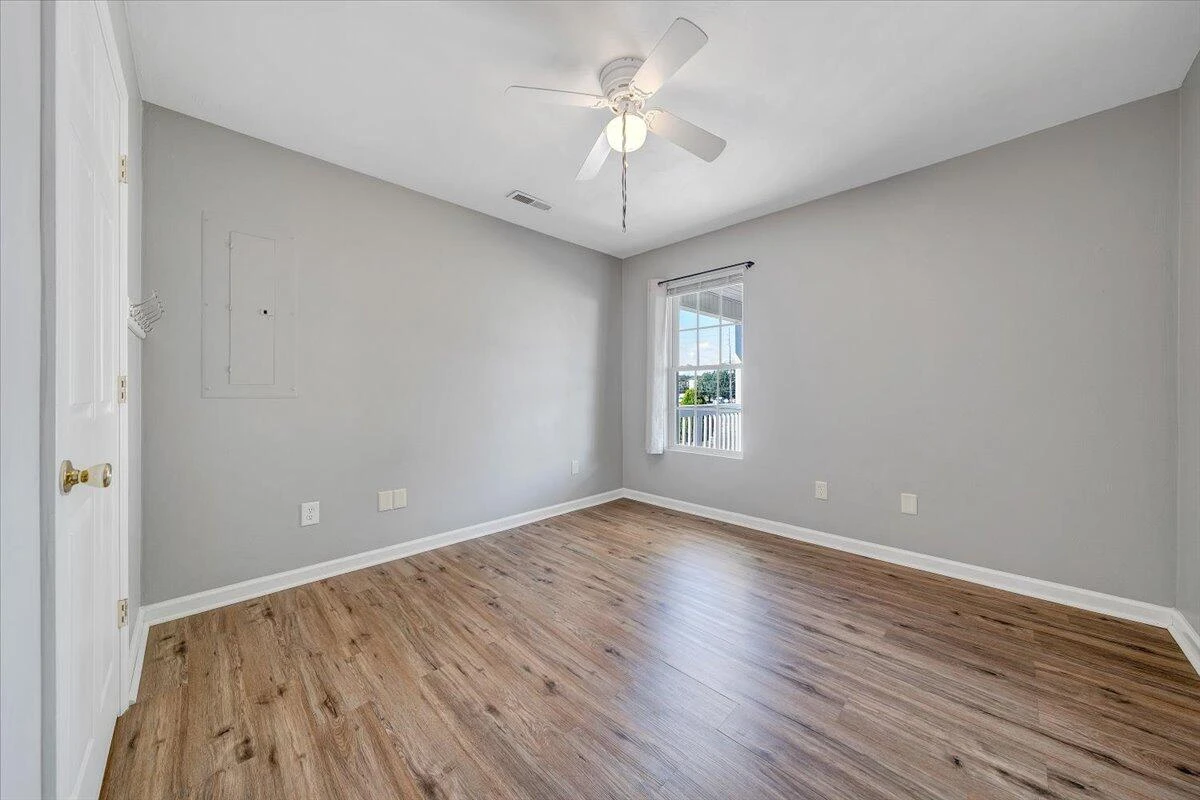 920 Pocahontas AVE - Photo 11