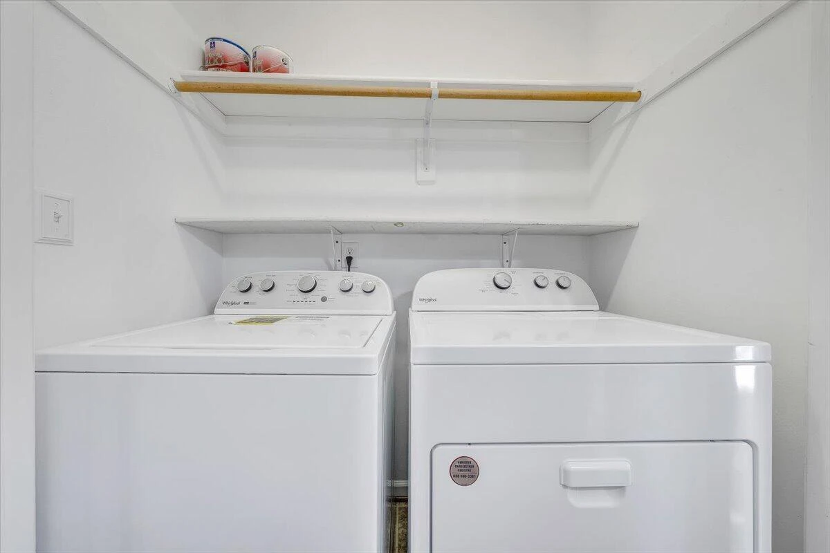 920 Pocahontas AVE - Photo 15