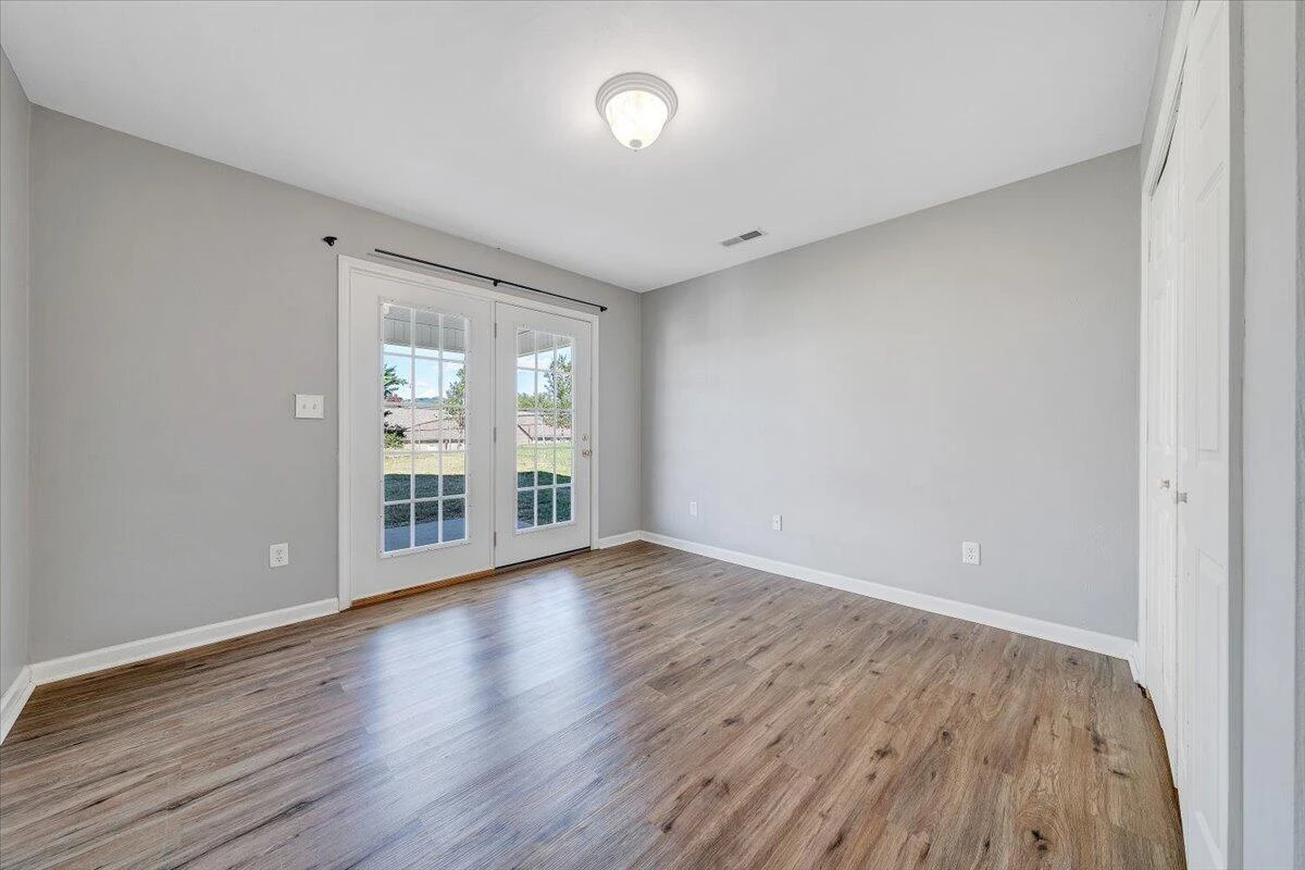 920 Pocahontas AVE - Photo 16