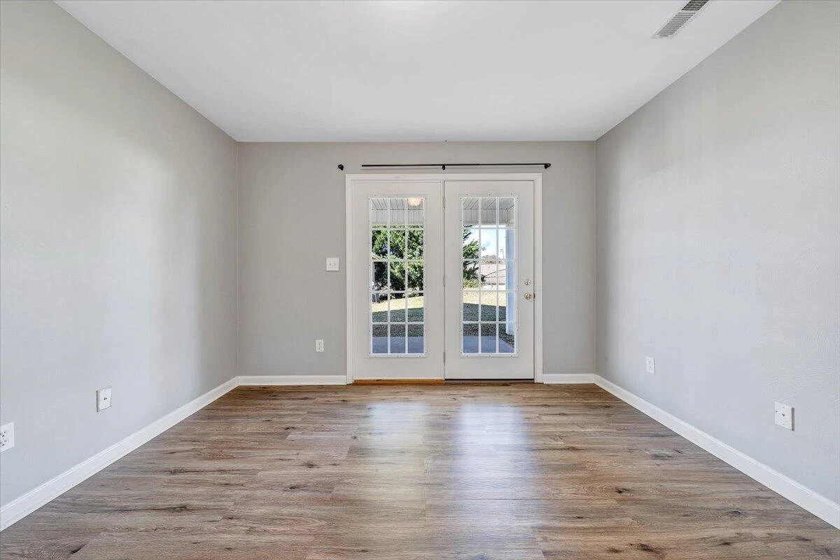 920 Pocahontas AVE - Photo 17