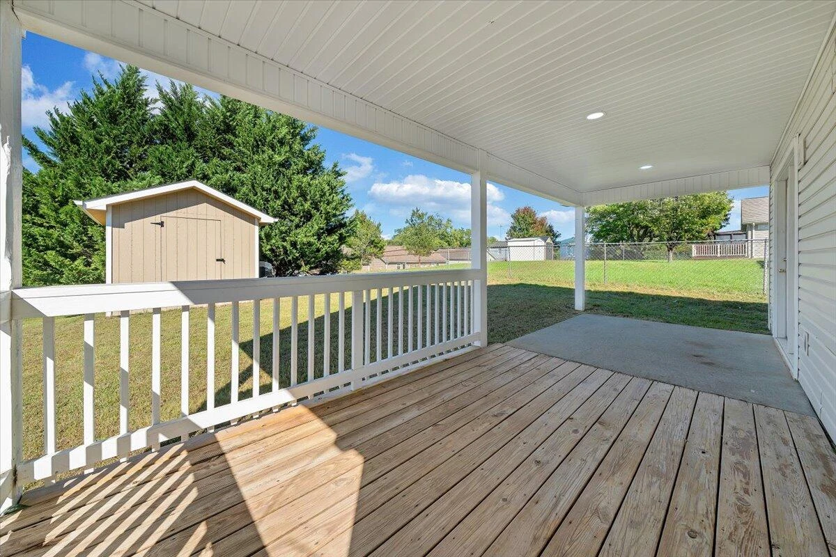 920 Pocahontas AVE - Photo 19