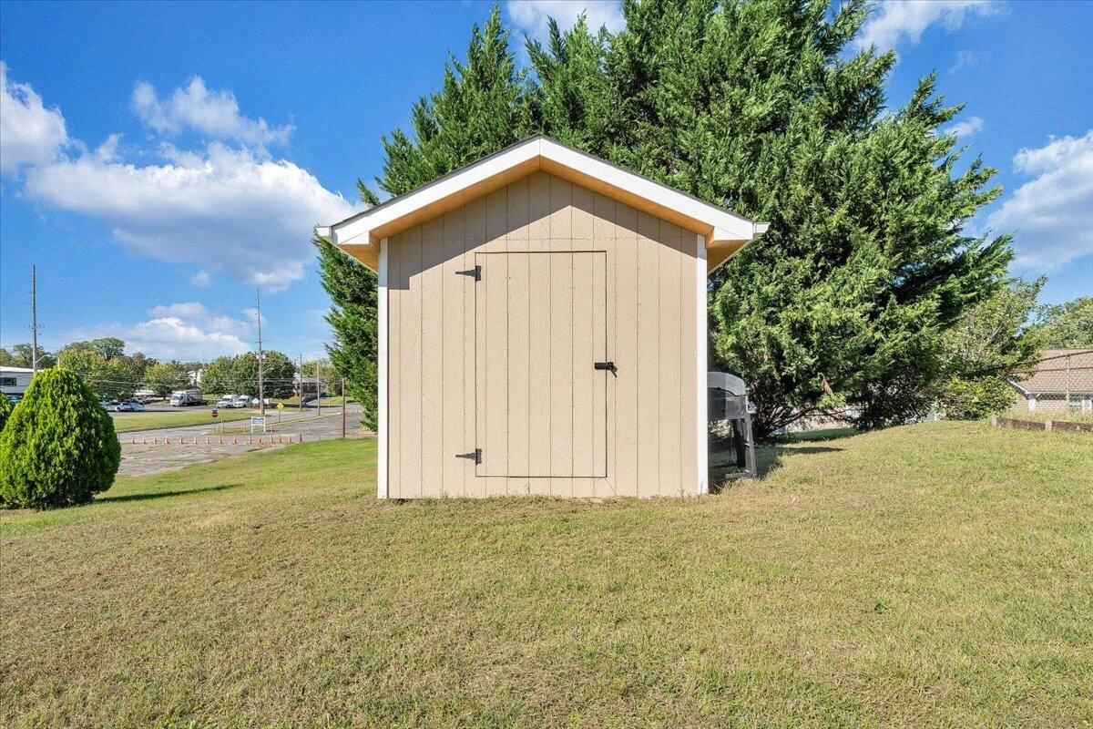 920 Pocahontas AVE - Photo 20