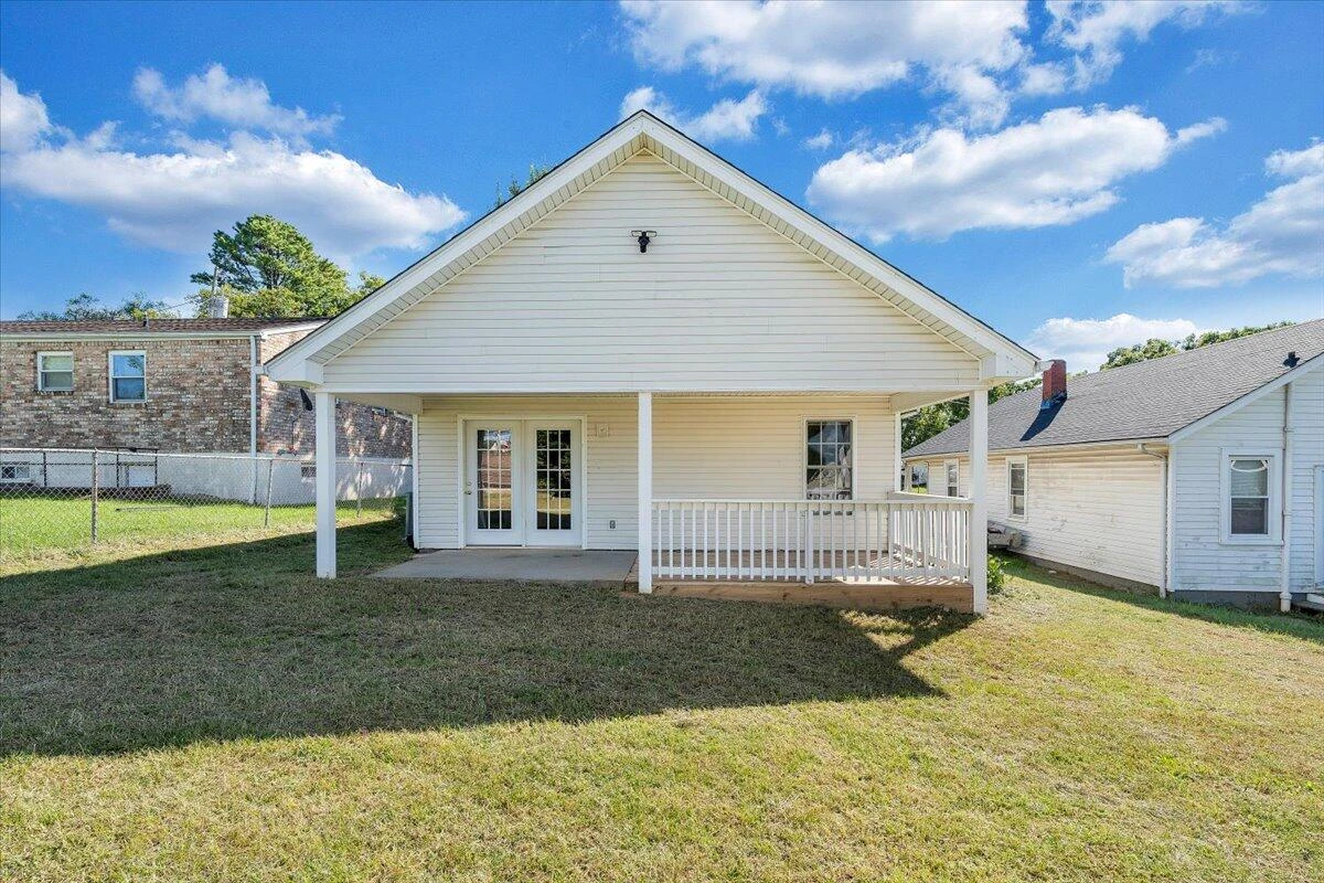 920 Pocahontas AVE - Photo 24