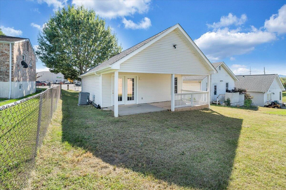 920 Pocahontas AVE - Photo 25