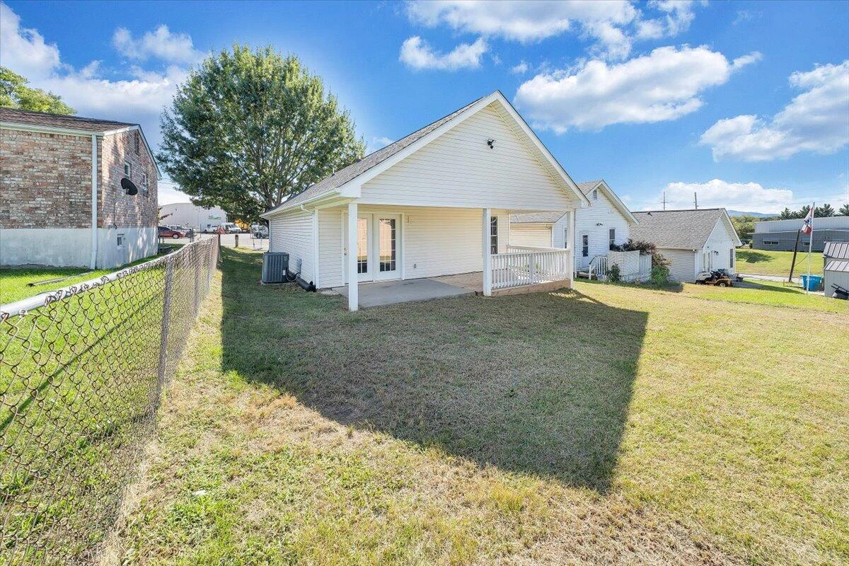 920 Pocahontas AVE - Photo 26