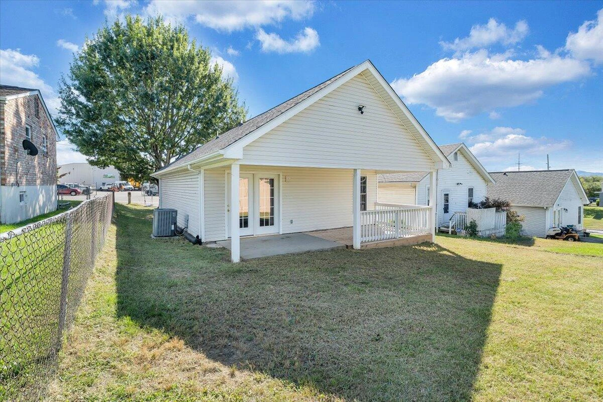 920 Pocahontas AVE - Photo 27