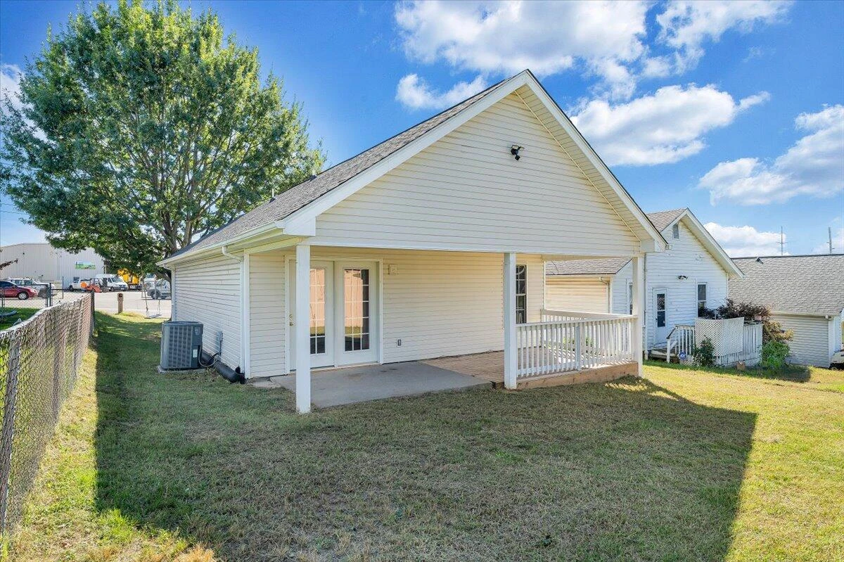 920 Pocahontas AVE - Photo 28
