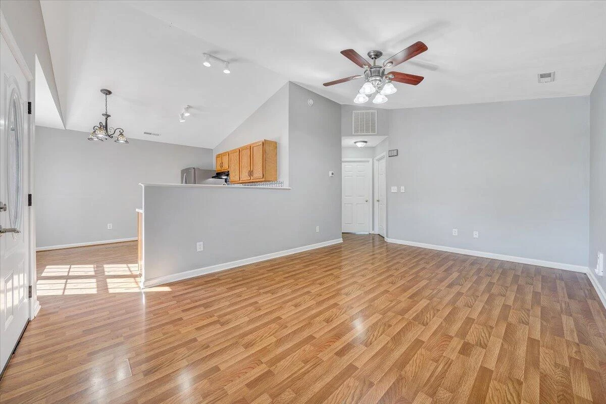 920 Pocahontas AVE - Photo 5